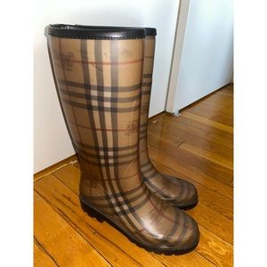 Burberry checkered rain boots size 6 used